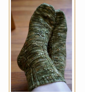 September 2023 Exclusive Knitwear Pattern - "LaVigna Socks”