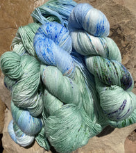 Load image into Gallery viewer, June 2023 Exclusive Kit - &quot;Summer Wind&quot; Scarf Pattern + 2 Skeins of &quot;Wild California”