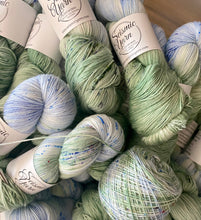 Load image into Gallery viewer, June 2023 Exclusive Kit - &quot;Summer Wind&quot; Scarf Pattern + 2 Skeins of &quot;Wild California”